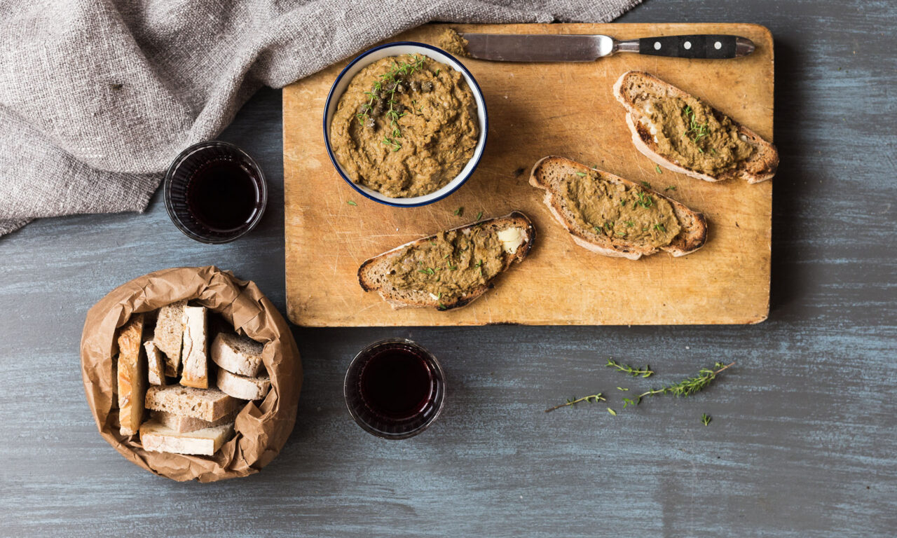 CHICKEN LIVER AND BORLOTTI BEAN CROSTINI