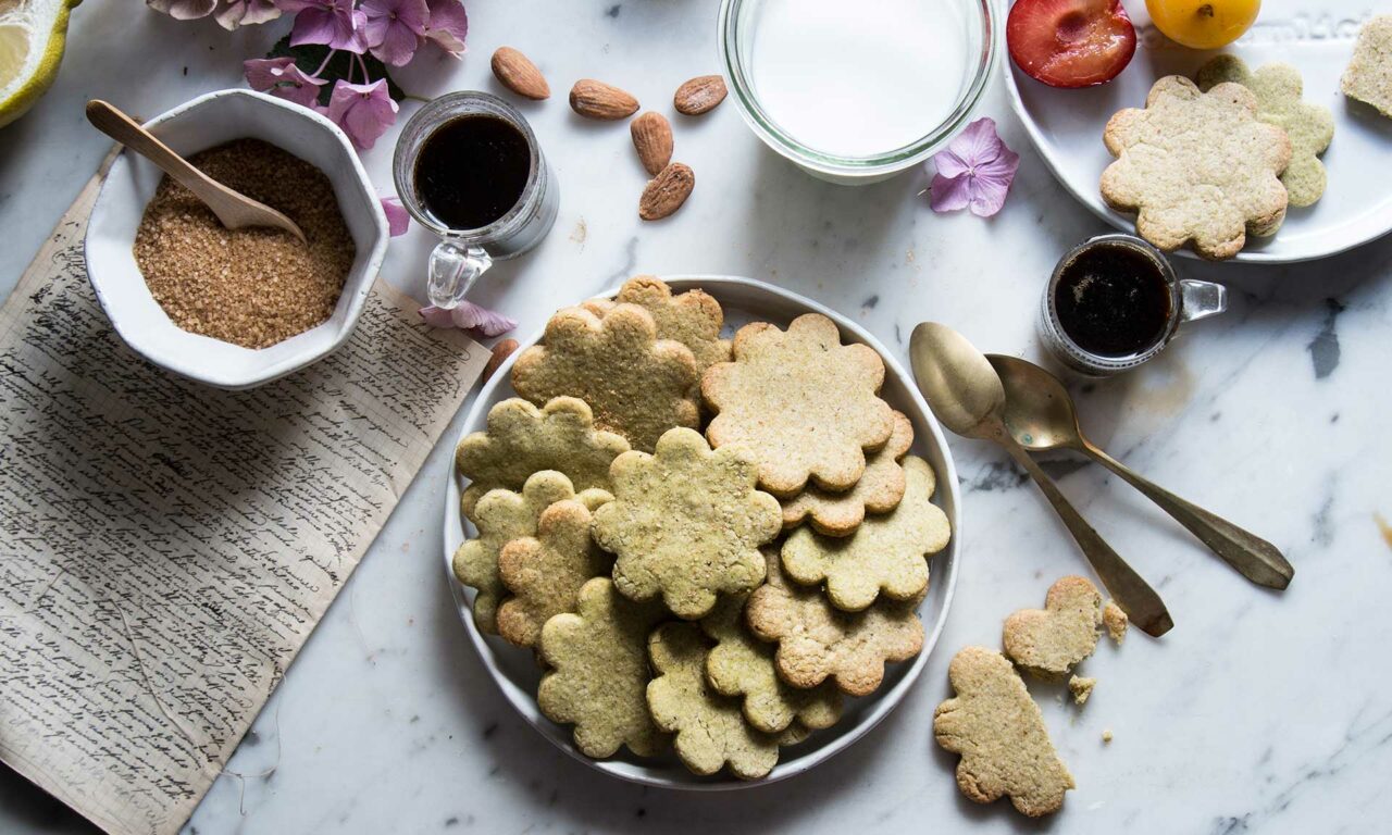 Shortbread Cookies with Pea Flour and Almonds