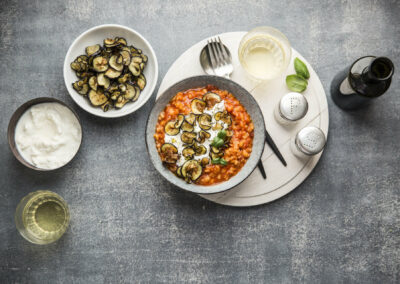 RISOTTO DI ORZO AL POMODORO CON STRACCIATELLA DI BUFALA E MELANZANE FRITTE