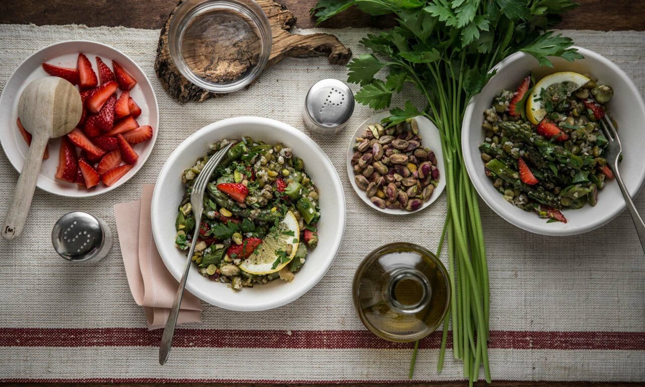 TABBOULEH WITH NUTRIGOOD MIX AND BUCKWHEAT, ASPARAGUS, PISTACHIOS, LEMON, AND STRAWBERRIES