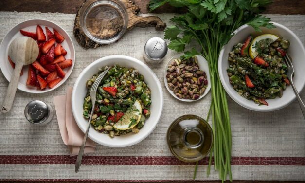 TABBOULEH WITH NUTRIGOOD MIX AND BUCKWHEAT, ASPARAGUS, PISTACHIOS, LEMON, AND STRAWBERRIES