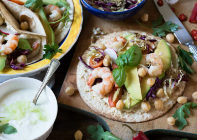 TACOS CON HUMMUS DI CECI E GAMBERI