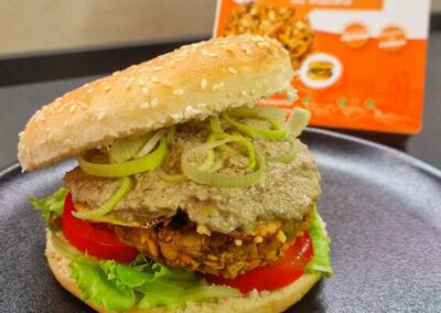 BURGER VEGETALE, TRIS DI LENTICCHIE E CREMA DI FUNGHI